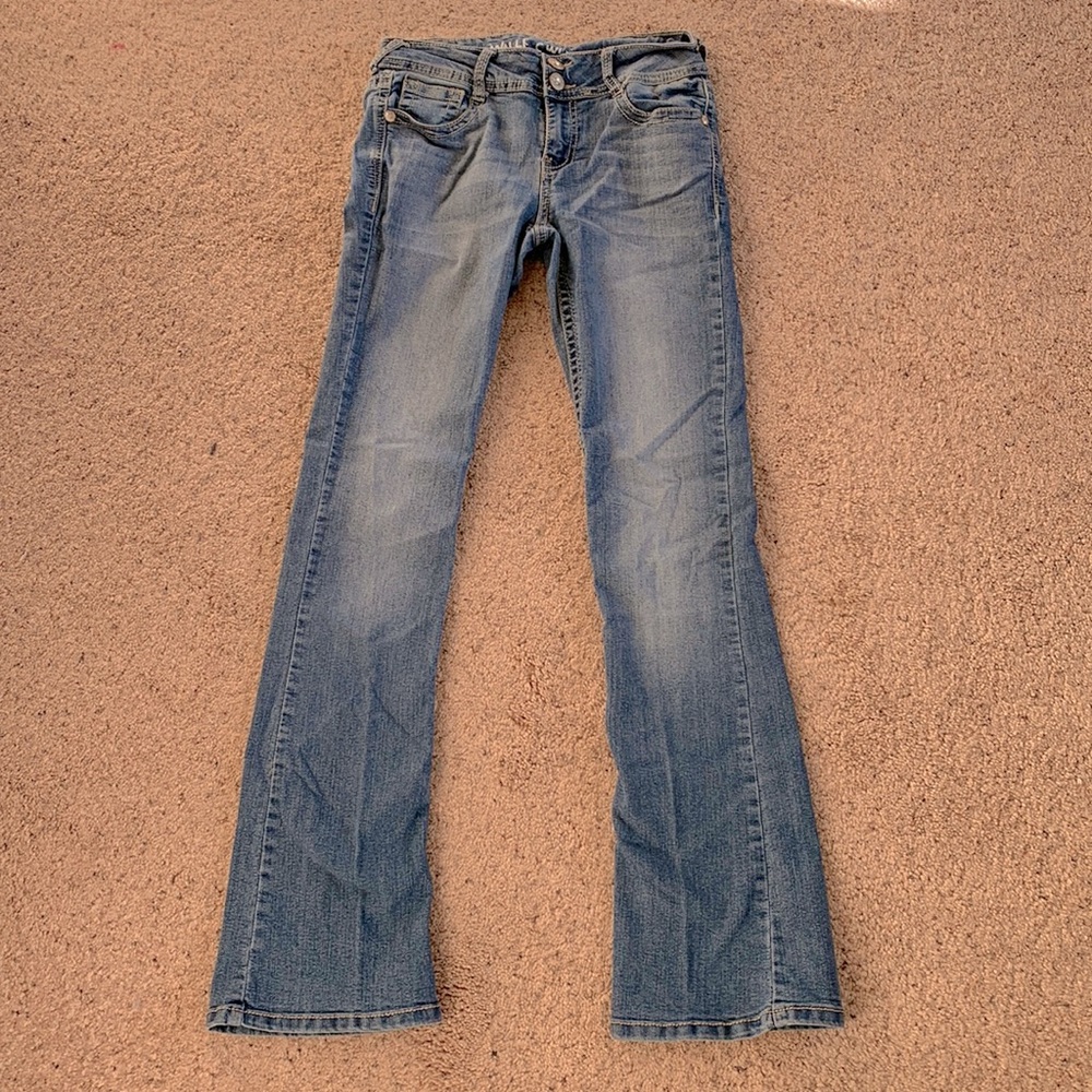 Low-rise bootcut jeans